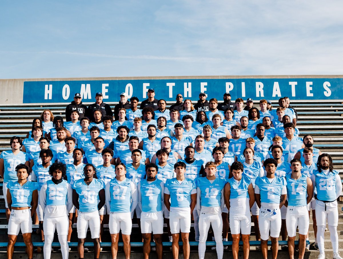 CoachAbbasi's tweet photo. 🚨4-Year Coaches🚨
We have winners ready to fill your rosters needs. JUCO players with collegiate experience playing the #1 strength of schedule in California. D1-D2-D3-NAIA doesn’t matter they’re ready! 
✅ Tough
✅ Physical
✅ Dependable
- 9 Win season #2 in NorCal #5 in State. There’s a reason why we won so many games!!! Do your homework and pull the trigger on our guys. Scared money doesn’t make money. Recruit, Retain, Win! 🏴‍☠️
