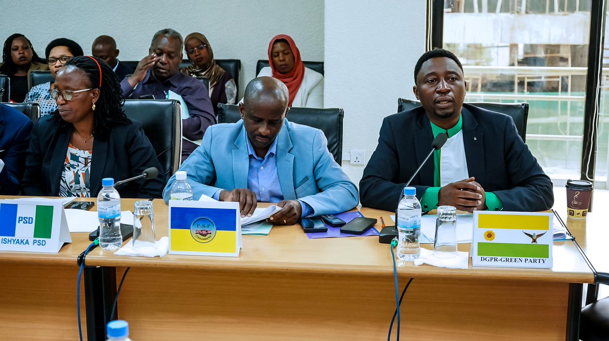 NFPO_Rwanda's tweet photo. Muri iki gitondo cyo ku itariki ya 19-12-2024, Inama Rusange y’Ihuriro ry’Igihugu Nyunguranabitekerezo ry’Imitwe ya Politiki iri kugirana ikiganiro na Minisitiri wa #MINECOFIN, Murangwa Yusufu, kikaba cyibanda kuri Gahunda ya Guverinoma yo kwihutisha iterambere #NST II. https://t.co/BEwzeYNjc7