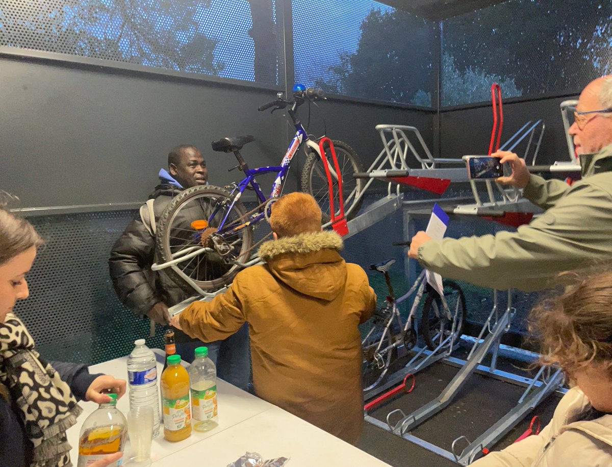 #Inauguration 🚲 Favoriser la pratique du vélo auprès de nos locataires

🏙️ Les habitants du Nordam à St-Nazaire ont pu  découvrir leur nouvel espace de stationnement vélo sécurisé et abrité  offrant 𝟯𝟮 𝗽𝗹𝗮𝗰𝗲𝘀 𝗱𝗲 𝘀𝘁𝗮𝘁𝗶𝗼𝗻𝗻𝗲𝗺𝗲𝗻𝘁.

👉 cisn-residenceslocatives.immo/inauguration-l…