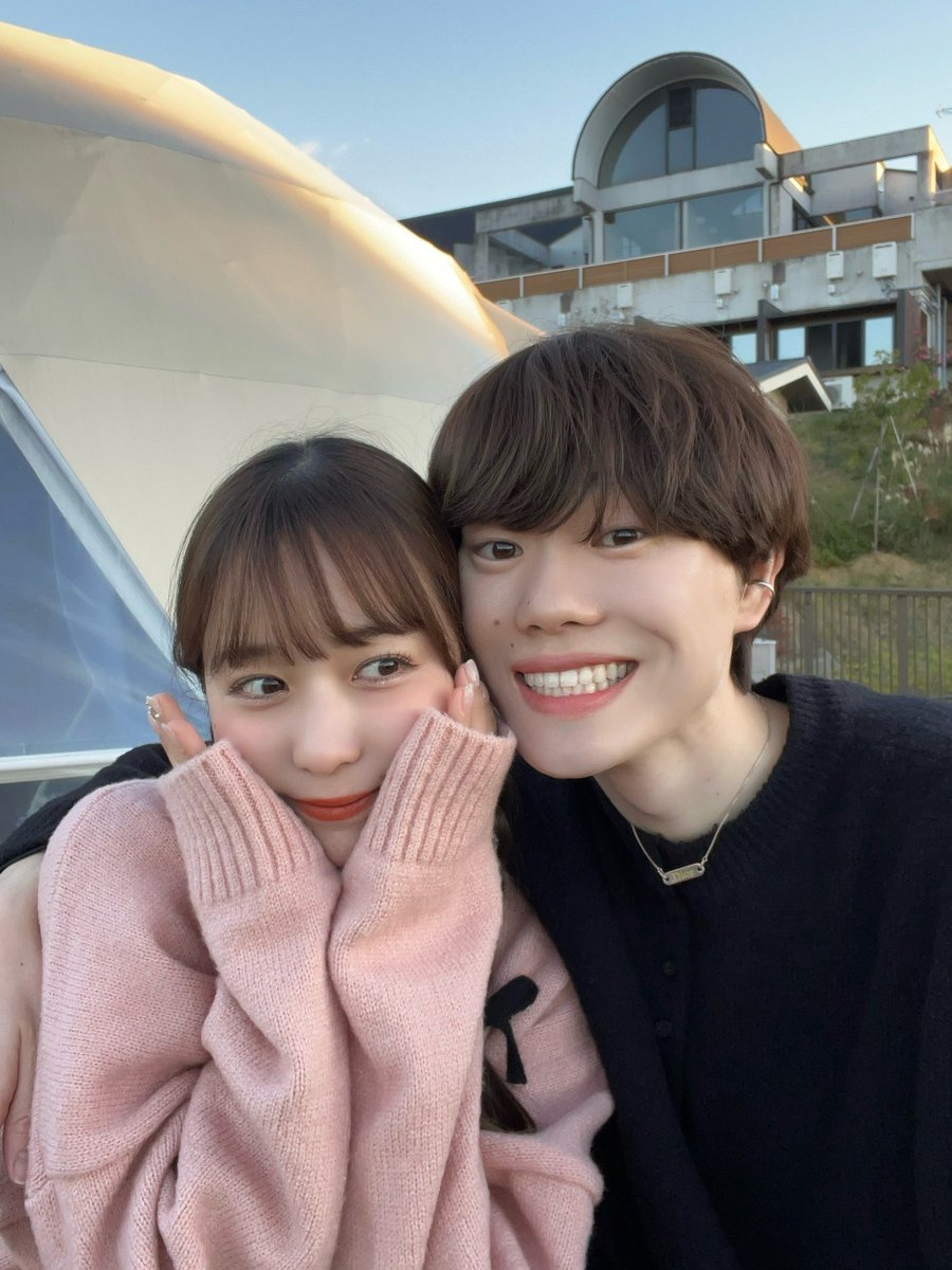 彼女と山頂でリラックス旅。