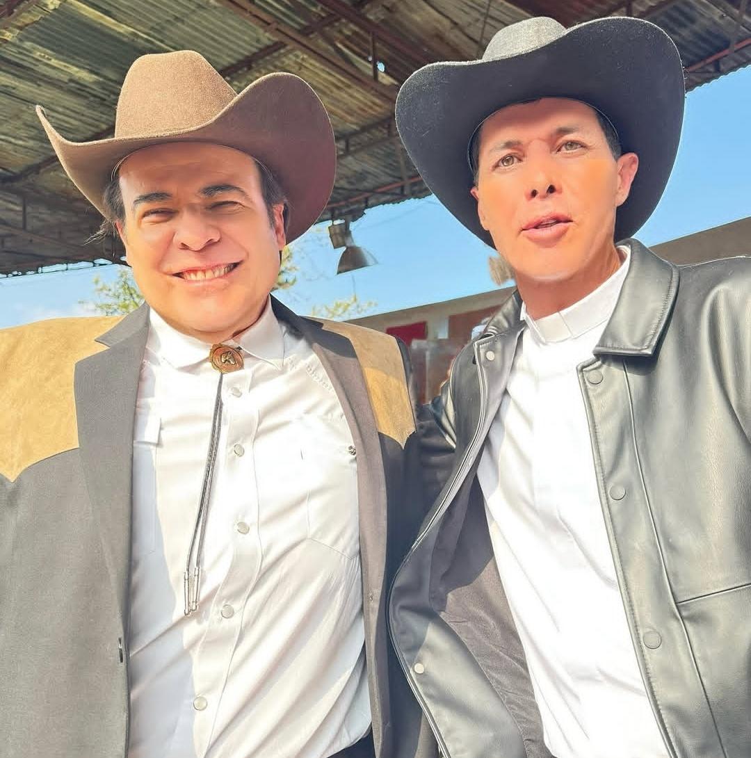 El papá cubano e hijo mexicano con corazón cubano, los más guapos 🥰😎🇨🇺🎆 
#BabyCe #MauAspe #Tekila 🩵