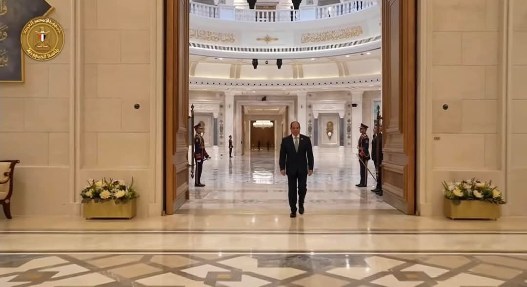 CapitalHomesEG's tweet photo. 🚨الرئيس السيسي يصل مقر انعقاد فعاليات القمة الـ11 لمنظمة الدول الثماني النامية للتعاون الاقتصادي في قصر الرئاسة العامة في العاصمة الإدارية الجديدة https://t.co/zNCF0G6jm7