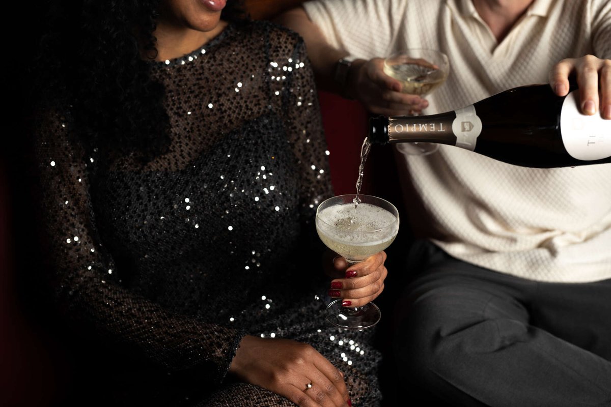 Hort’s Townhouse (@hortstownhouse) on Twitter photo 🎉 NEW YEARS EVE 🎉
Whether it's for our decadent dining experience or you're out on the town in Bristol and just want to pop in for a cocktail... maybe two, our doors are open so come join the celebrations ...
#youngs #youngspubs #pubswithrooms #nye #cocktails <a href="/YoungsPubs/">Young's Pubs</a> 🎉 NEW YEARS EVE 🎉
Whether it's for our decadent dining experience or you're out on the town in Bristol and just want to pop in for a cocktail... maybe two, our doors are open so come join the celebrations ...
#youngs #youngspubs #pubswithrooms #nye #cocktails <a href="/YoungsPubs/">Young's Pubs</a>