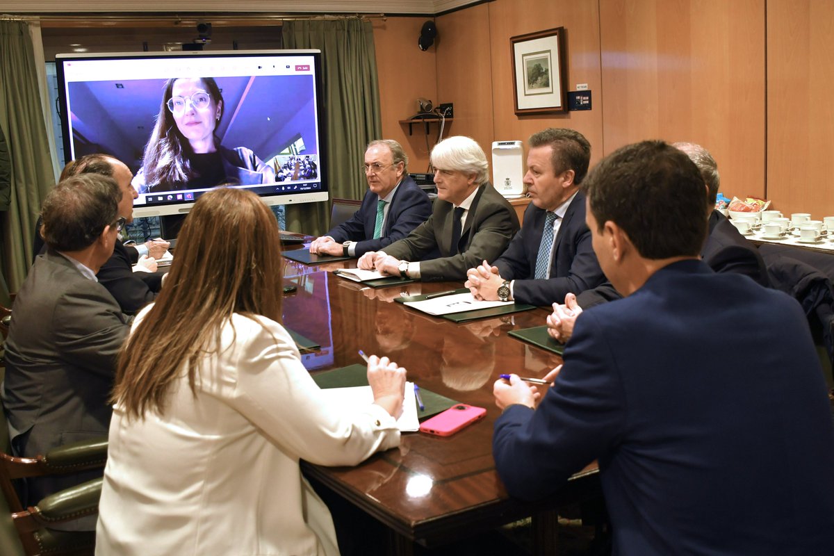 🤝El Consejo General de la Abogacía y el <a href="/PoderJudicialEs/">Poder Judicial</a> inician una nueva etapa de colaboración para mejorar la Justicia en un año de profundos cambios.
⚖️Se han tratado temas como la participación de la abogacía en la inspección de tribunales y la implementación de la Ley de