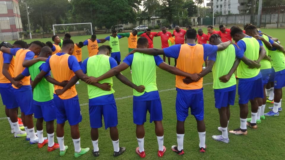 fecofa_kinshasa's tweet photo. Nos Léopards A' ont eu droit ce mercredi 18 dec à deux sessions d'entrainements, la première dans la matinée en salle de gym de Movenpick Hotel d'Abidjan et la seconde à 17h au Lycée Moderne de Cocody. Seance à la quelle ont pris part tous les joueurs.
#AllezY #RDC #RDCongo https://t.co/WKraf9OYA1