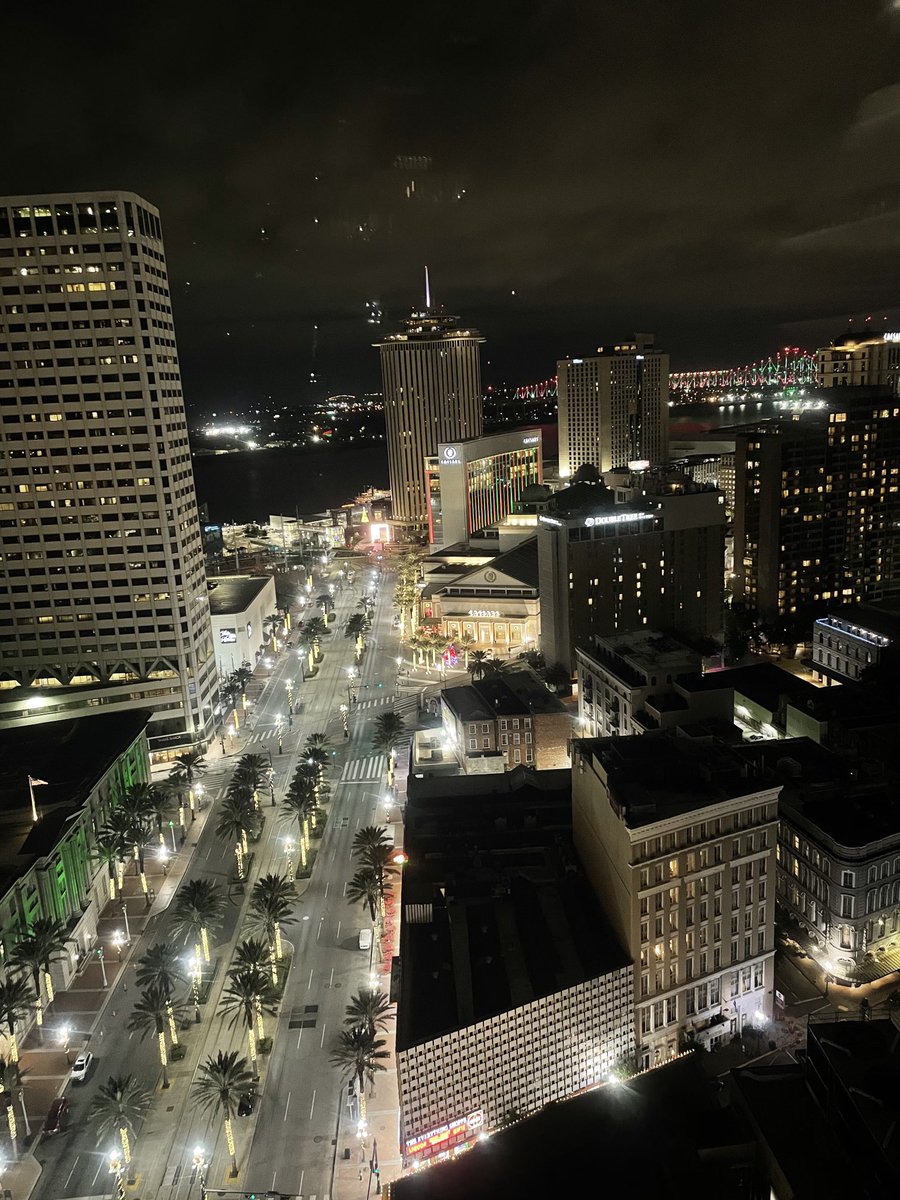 CoachPhilLongo's tweet photo. 🟠⚪️Working out in the morning in New Orleans is just a little bit different!    It’s Game Day.  Can’t wait for kickoff!  #SamHoustonStateFootball #NewOrleansBowl https://t.co/6dafV3WHAc