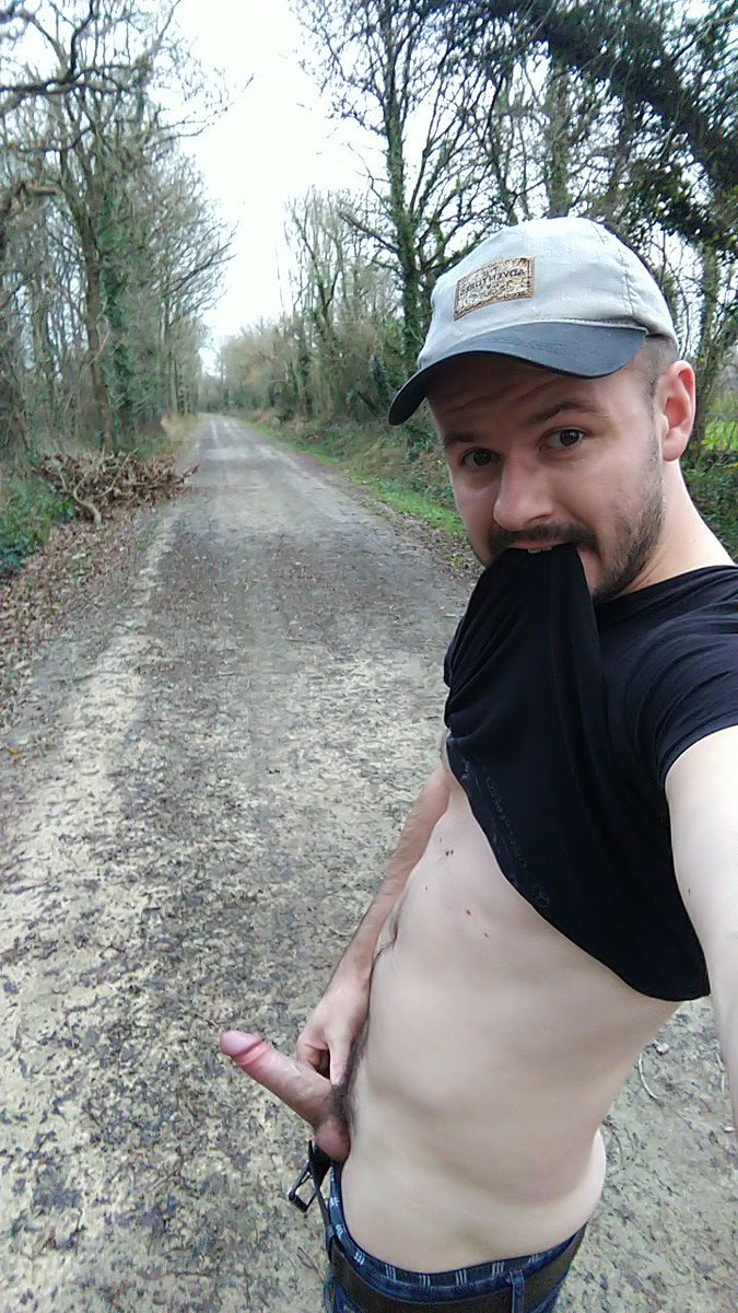 AurelienLebout's tweet photo. Faite tourner #maqueue #exhibgay #gaypublic #gayoutdoor #gaycruising #gaytoronto #gayireland #bigdick #gaytwitter #gayfrance 
Venez me maté sur snap
@maqueuecom @Hardland13 @hardland200 @FrenchiesCocks @parisapoil https://t.co/WlazdHNjI5