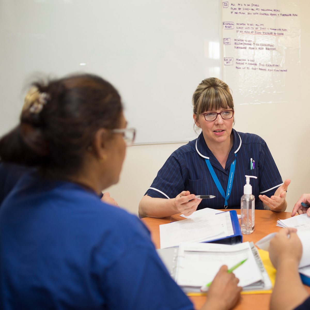 📢 Join our Endoscopy Team as a Clinical Endoscopist! 

🌟 Provide world-class care at UHCW. Manage patient caseloads, mentor junior staff, and perform diagnostic endoscopy procedures.

 Apply now: jobs.uhcw.nhs.uk/job/v6876431