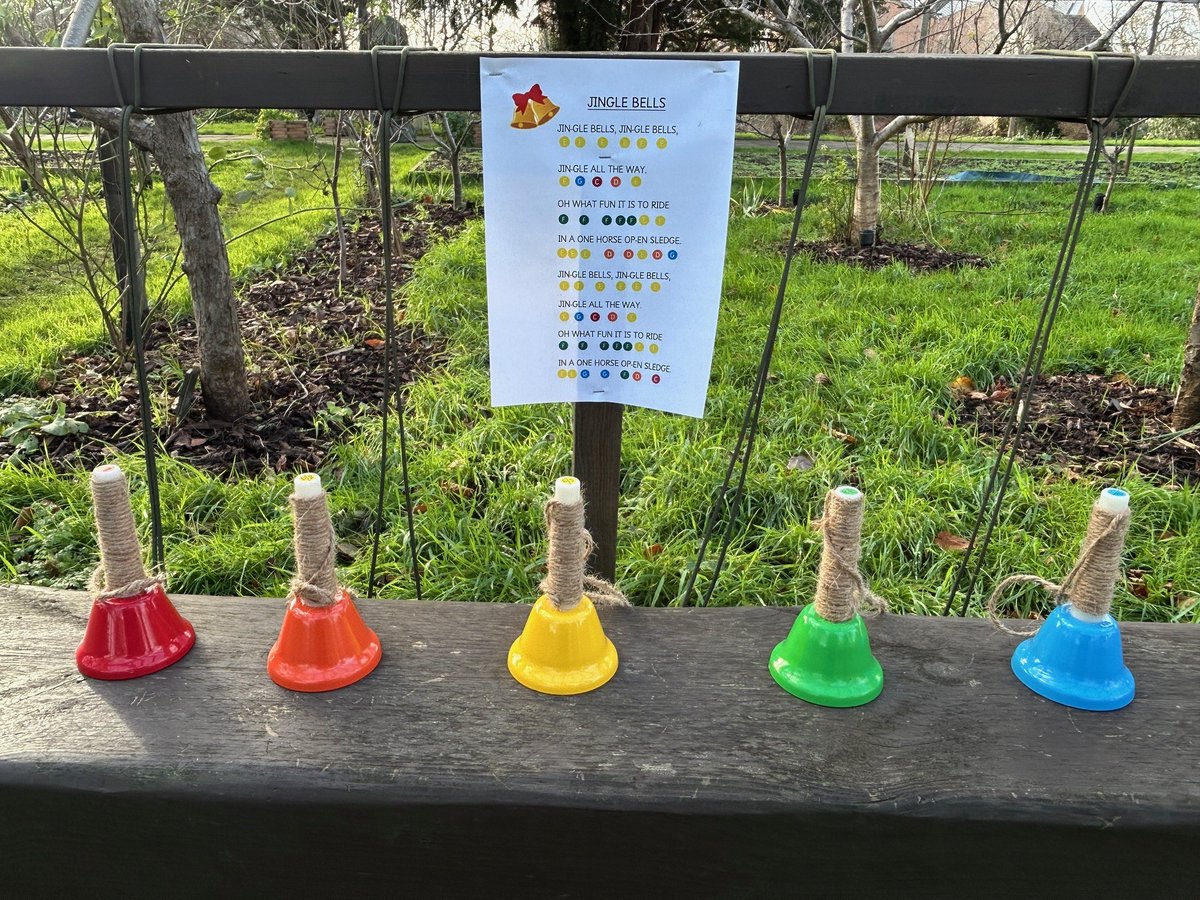 RainhamHallNT's tweet image. Come and meet the reindeer and take part in their festive games.  Open until Sunday, £3 per trail.  Garden open 11am to 4pm.  House open until Saturday, entry fee applies.