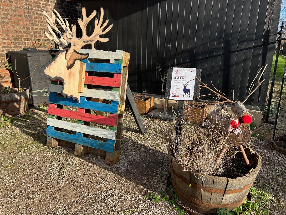 RainhamHallNT's tweet image. Come and meet the reindeer and take part in their festive games.  Open until Sunday, £3 per trail.  Garden open 11am to 4pm.  House open until Saturday, entry fee applies.