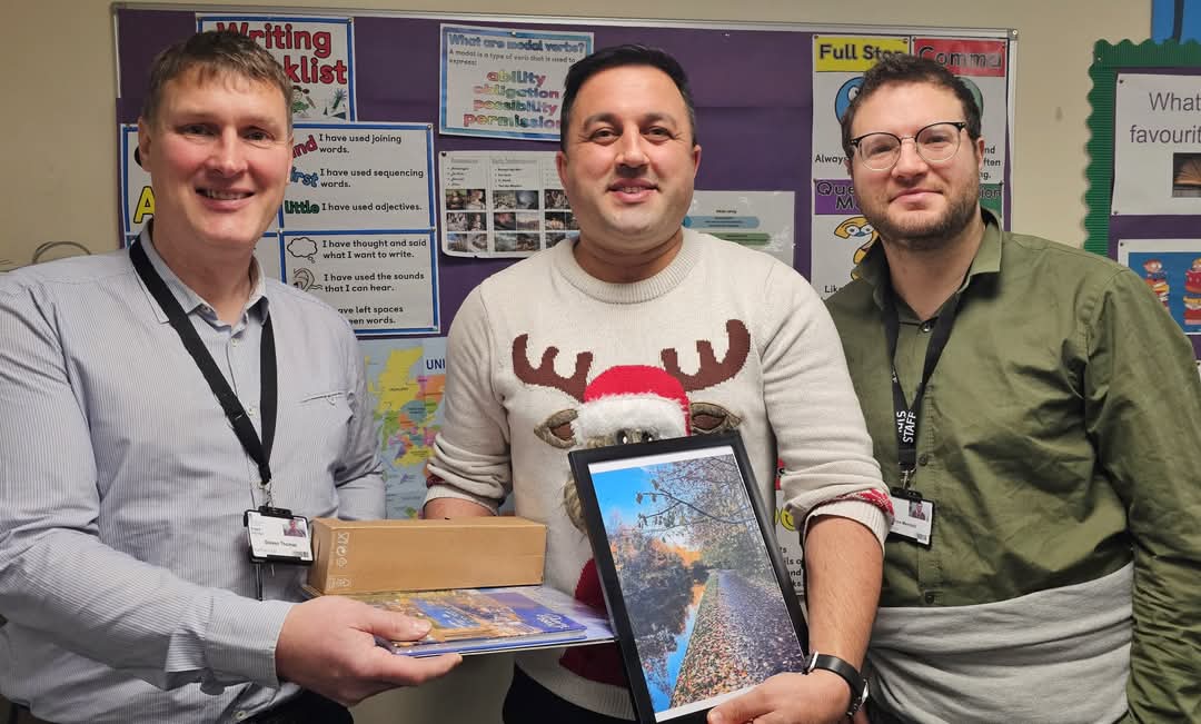 Congratulations to Shahram Naseri for winning 1st prize in our 'Autumn Sky' competition <a href="/EnfieldCentre/">ESOL #FE</a> <a href="/leedscitycoll/">Leeds City College</a>. Shahram was presented with prizes and a framed copy of his winning photo by Deputy Head Steve Thomas and his teacher, Arron.