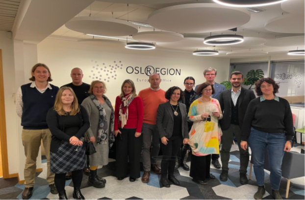 UExDivulga's tweet photo. Investigadores de la #UEx participan en el workshop "Urban Food Strategies in Europe", en Bruselas el 4/12, gracias al proyecto MAS_UEx en Europa
Organizado por la red ERRIN (European Regions Research and Innovation Network)
#MAS_UEx #UrbanFood #ERRIN #Sostenibilidad https://t.co/OrsoNMqvEa