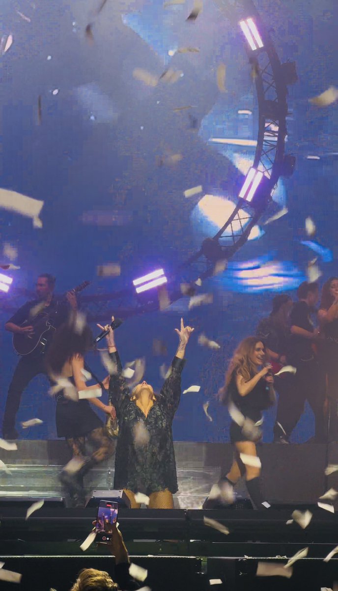 almslb98's tweet photo. La reina y su palacio, 14 veces y 14 veces más te vamos a decir a todo sí, te quiero siempre @_MaluOficial_ https://t.co/PPfz8uBivb