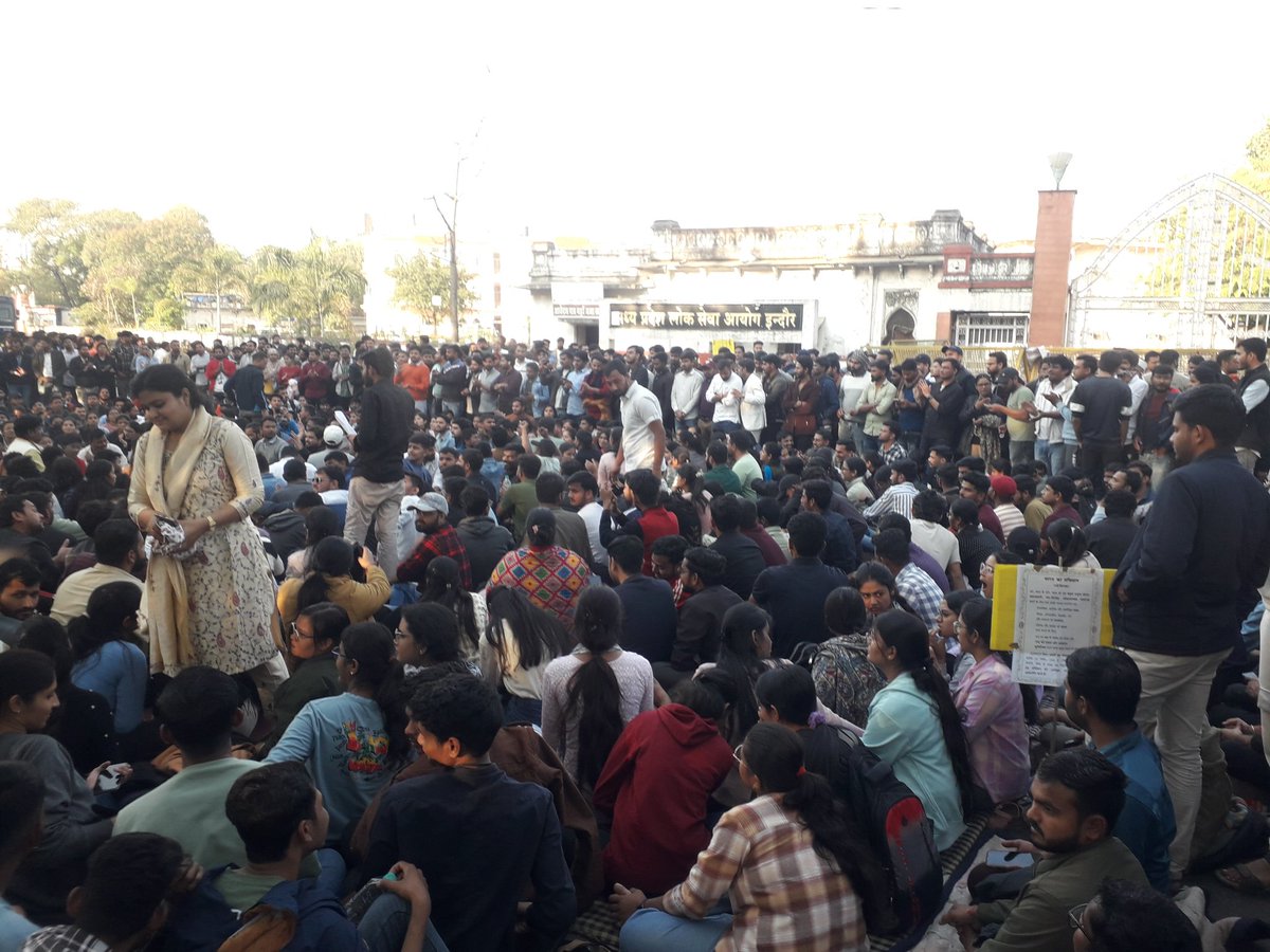 Ayushmi06's tweet image. #MPPSC_PROTEST #mppsc_कॉपियां_दिखाओ  #MPPSCrecruitment   #madhayapradesh #MPPSC #MPPSC_न्याय_यात्रा #MP_माँगे_जवाब #उठो_जागो_18_दिसंबर_आयोग_चलो #18_दिसंबर_MPPSC_महाआंदोलन @NEYU4MP @NEYU4INDIA @CMMadhyaPradesh @PMOIndia @RahulGandhi @digvijaya_28 @aajtak @ANI @TheLallantop