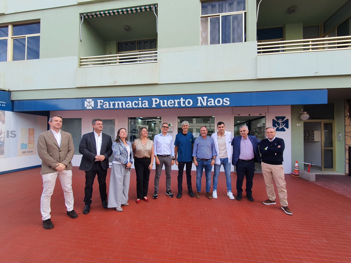 FarmaceuticosSC's tweet photo. Hoy estamos viviendo la reapertura de la farmacia de Puerto Naos. Tras tres años cerrada atenderá, además, a los núcleos costeros de El Remo y La Bombilla.  #farmaciaasistencial #volcán https://t.co/UZTXt0KsaX
