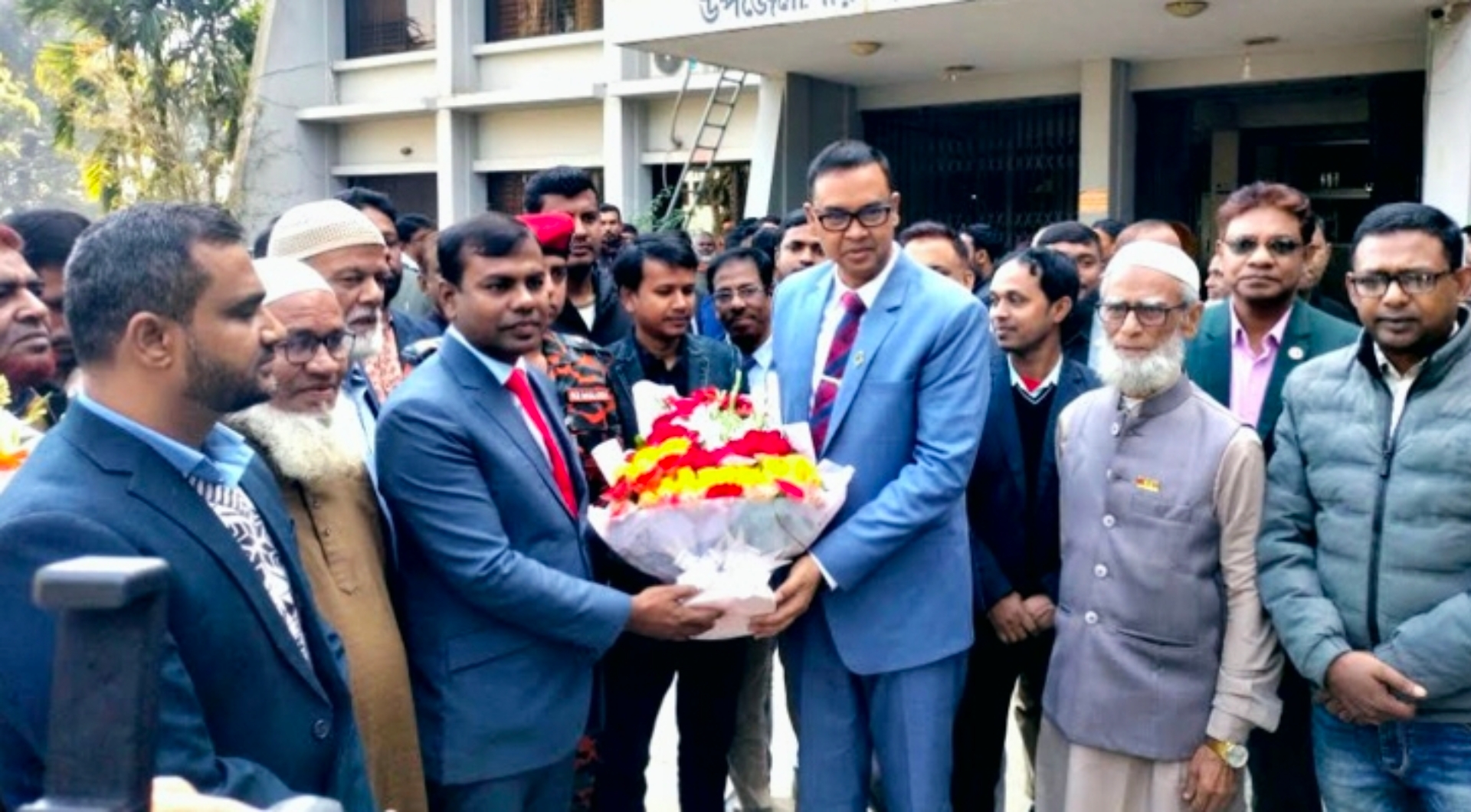 নওগাঁর আত্রাইয়ে কুলি ও বেদে সম্প্রদায়ের মাঝে কম্বল বিতরণ