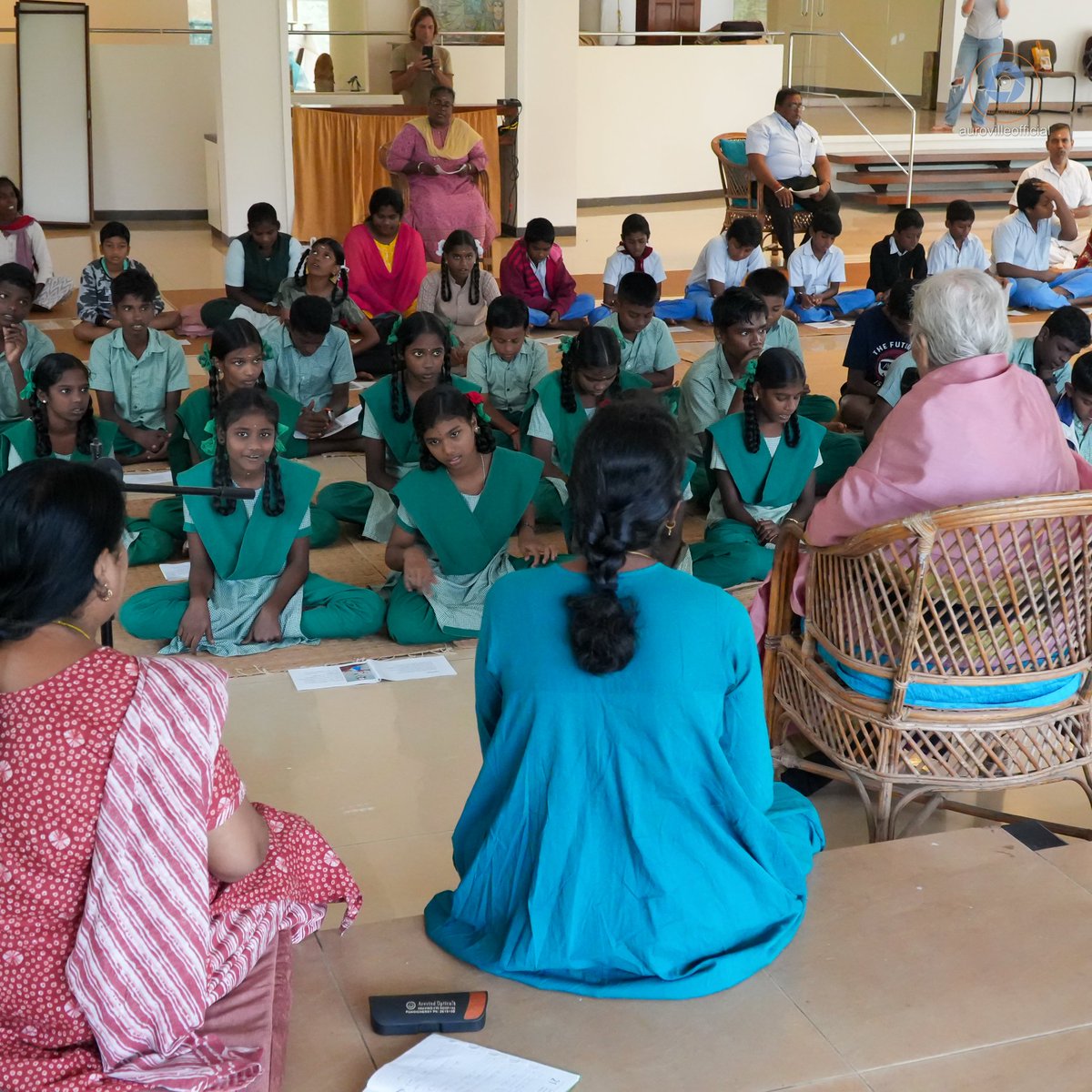 AurovilleMedia's tweet image. Since the inception of Margazhi festival for school children in 2022, in it&apos;s third year in 2024, today marked the beginning of the month long immersion. 

#MargazhiFestival2024 #Auroville #UnityPavilion #Thiruvadippurai #StoriesOfAndal #CulturalHeritage #TamilTraditions