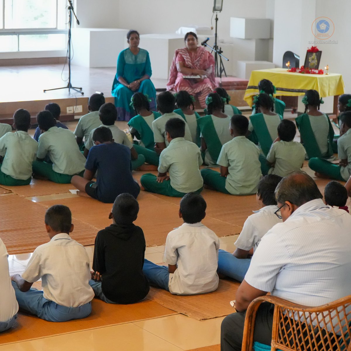 AurovilleMedia's tweet image. Since the inception of Margazhi festival for school children in 2022, in it&apos;s third year in 2024, today marked the beginning of the month long immersion. 

#MargazhiFestival2024 #Auroville #UnityPavilion #Thiruvadippurai #StoriesOfAndal #CulturalHeritage #TamilTraditions