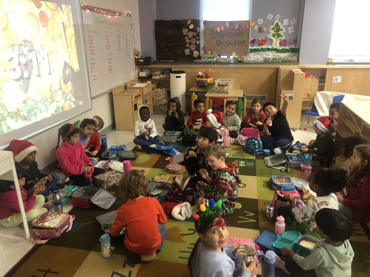 ECLearnings's tweet photo. Kp1 Turned Dramatic Play Area Into Christmas Brownie. We Were Busy Wrapping Gifts, Making Ornaments, Snowflakes, Candy Canes &amp; We Enjoyed Picnic Lunch.

#LearningSyllables #BeginningSound  #ChristmasVocabulary #ImaginativePlay #CollaborativePlay #EarlyLearning #ECE #StRitaOCSB https://t.co/7p8sJhyGtH
