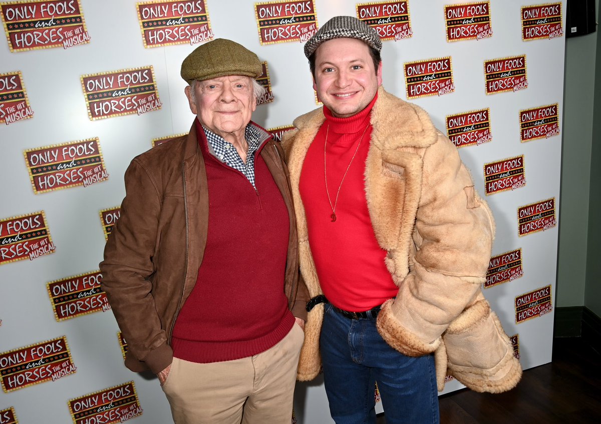 Only Fools and Horses The Musical tweet media