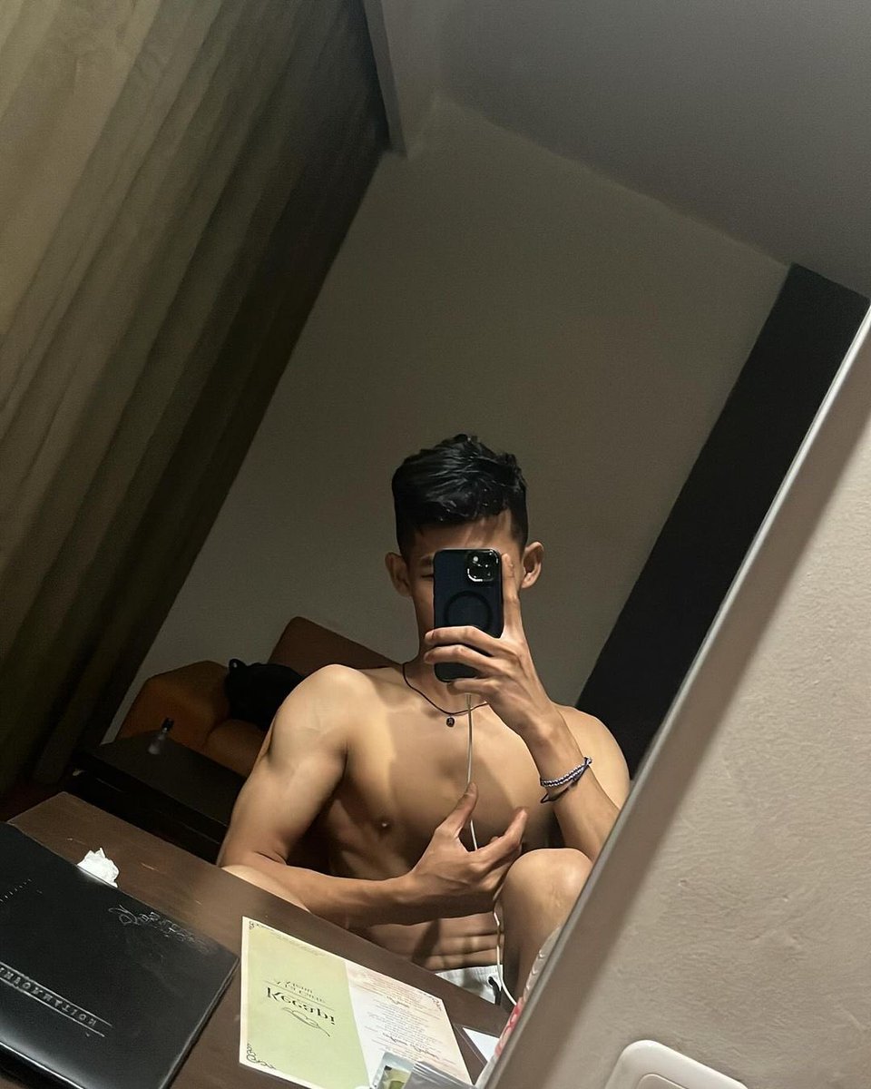 chocoxtepisang's tweet photo. dingin dingin enak nya 3SOME

#gaysurabaya #surabayaopenbo #surabayabo https://t.co/CDuNOWdUQq