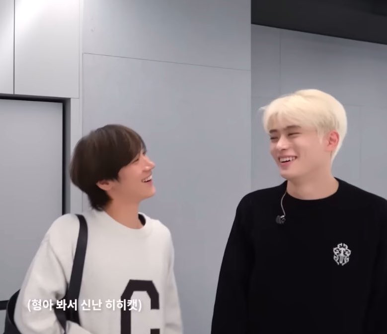 อิดอกเขินส่วนสูงไม่พอยังมาเขินตอนช้อนตามองอีก😭😭😭😭😭