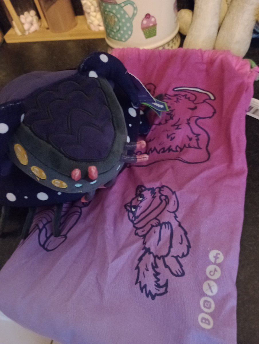 It arrived!
The scary ocean snek has arrived!
(+ Cool Bag)
<a href="/AnthomniaGAME/">Anthomnia</a>  <a href="/Makeship/">Makeship</a> 
Good job you guys :3