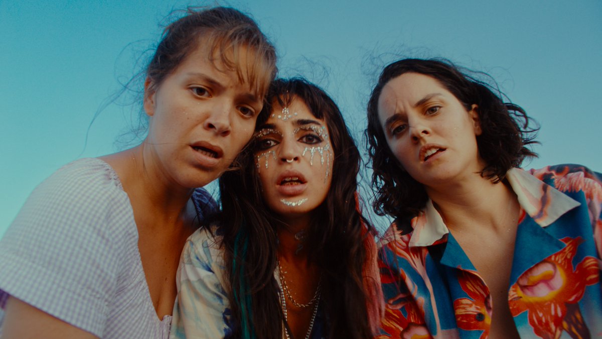 #LeDonneAlBalcone - il nuovo film di @NoemieMerlant, arriverà al cinema con Officine UBU nel 2025!

Queste donne non ve la faranno passare liscia! ❤️‍🔥

#LesFemmesAuBalcon #TheBalconettes