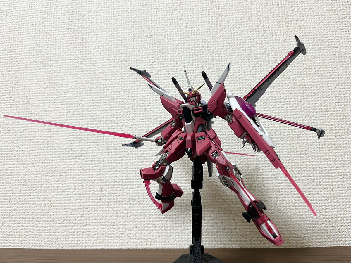 gonsaro99's tweet photo. インフィニットジャスティス弐式 完成しました！
シヴァと並べると関節の金と銀など、対比に見えていいですねー

#ガンプラ
#SEEDFREEDOM https://t.co/gDkaa8FcN6