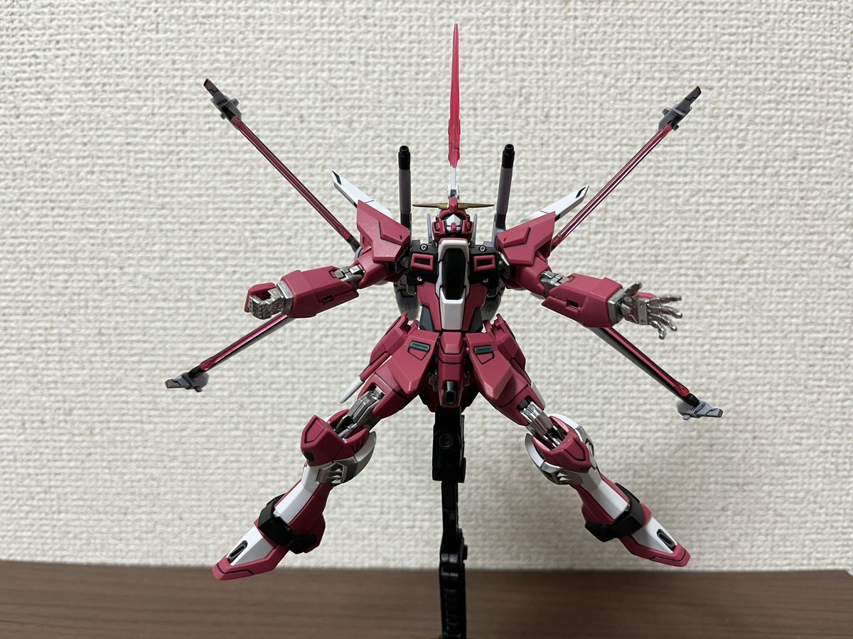 gonsaro99's tweet photo. インフィニットジャスティス弐式 完成しました！
シヴァと並べると関節の金と銀など、対比に見えていいですねー

#ガンプラ
#SEEDFREEDOM https://t.co/gDkaa8FcN6