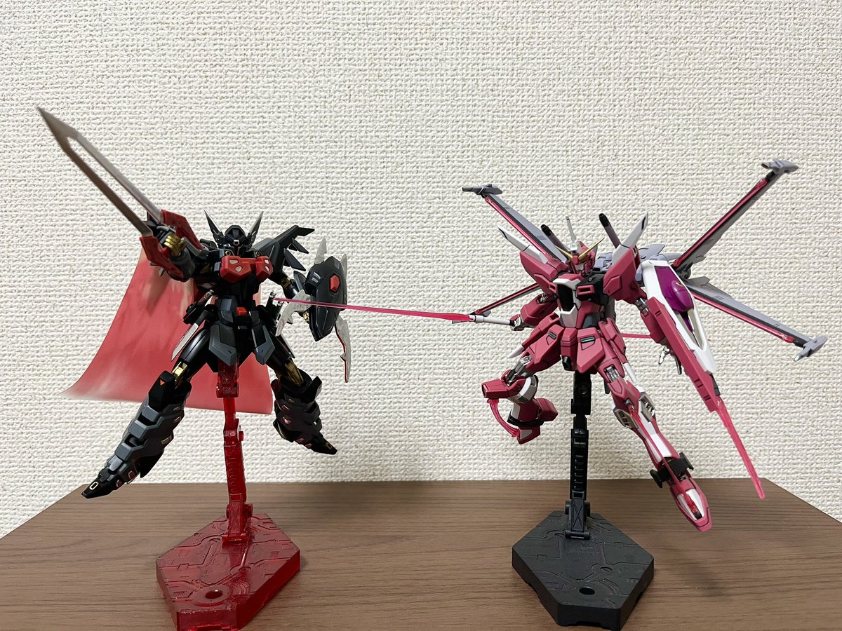 gonsaro99's tweet photo. インフィニットジャスティス弐式 完成しました！
シヴァと並べると関節の金と銀など、対比に見えていいですねー

#ガンプラ
#SEEDFREEDOM https://t.co/gDkaa8FcN6