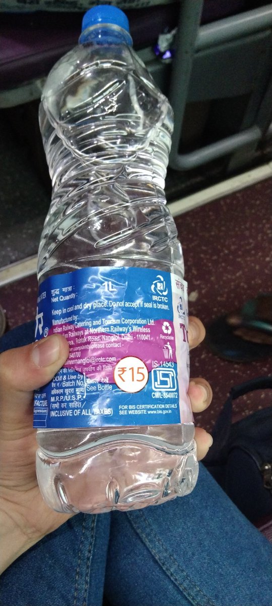 ये रेल नीर का 15/- का बोतल 20/- मे बेचा जा रहा है जिसमें मिनरल वाटर की जगह नल का पानी दिया जा रहा है। भारतीय रेलवे की यह स्थिति है कि बिना ट्विट किए कोई काम नहीं होता।
ट्रेन- नई दिल्ली- रांची गरीब रथ 12878
<a href="/IRCTCofficial/">IRCTC</a> <a href="/RailMinIndia/">Ministry of Railways</a> 
<a href="/RailwaySeva/">RailwaySeva</a> <a href="/AshwiniVaishnaw/">Ashwini Vaishnaw</a>