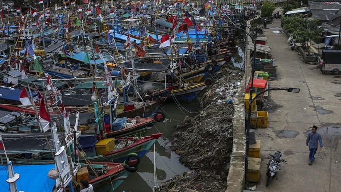 #Foto Gelombang tinggi menerjang perairan Banten sejak beberapa hari terakhir. Hal ini menyebabkan nelayan tidak dapat melaut.

>> dtk.id/N0RmTd

Foto: ANTARA FOTO/Angga Budhiyanto

#detikfinance #Nelayan #GelombangTinggi #Melaut