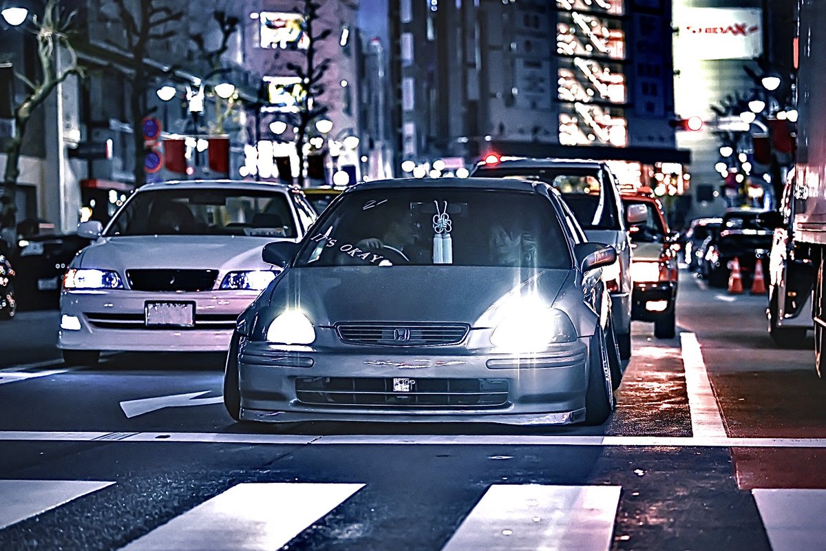 misakiforce's tweet photo. ハスラーが横にいる。
彼女を乗せてデートのようだ。

同じくデートのこちらはどうだ。

ガチガチの足廻り。
段差で飛ぶオーディオの音楽。
腹下から出る火花。

彼女が楽しそうではないか。
私は派手にアクセルを開け、できるだけ轍の上を走る、跳ねるリア、浮く彼女。

『俺らの方が幸せだな。』 https://t.co/vJ5rptPeEQ