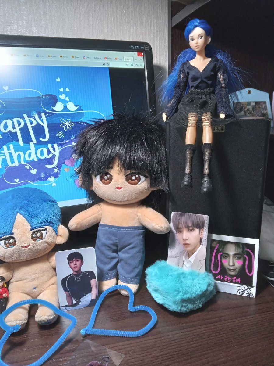 Aviterra1's tweet photo. Happy belated Birthday to my sweetest Seunghyun! 💙💙💙🎉❤️🥳🤗🎁🎂🎈
(Both plush dolls (except plush doll Blueness) are Seunghyun - "Find you" concept, "Outlaw" concept) 💙💙💙
#HappySeunghyunDay #BZ_BOYS #SeungHyun #Blueness #생일축하해요 #생일선물 #청공소년 #Happy_SH_Day https://t.co/KN8qUICbCv