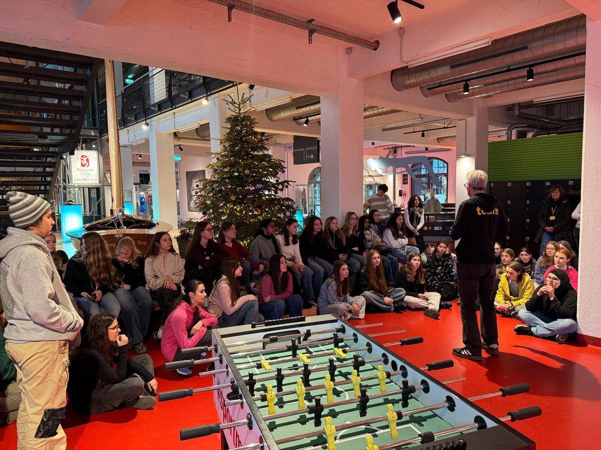 DHSGnews's tweet photo. German students having a wonderful time in Germany. St Ursula Gymnasium in Aachen #warmwelcome and #tour! Alongside practising our German , we’ve explored Aachen &amp; Cologne’s stunning cathedrals, visited the Chocolate &amp; Sports Museums, and enjoyed ice-skating in Heumarkt! https://t.co/QGcjxiu4aY