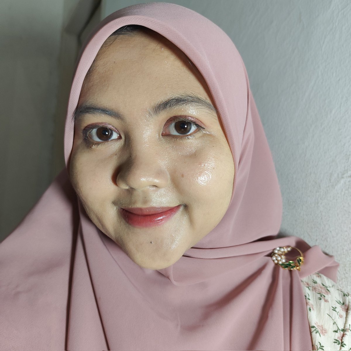 colorfit cushion abis upgrade malah makin cakepp hasilnya 🤩

sukaa deh finishnya glowy, nyatu banget sama kulitku ✨
#wardahcushion