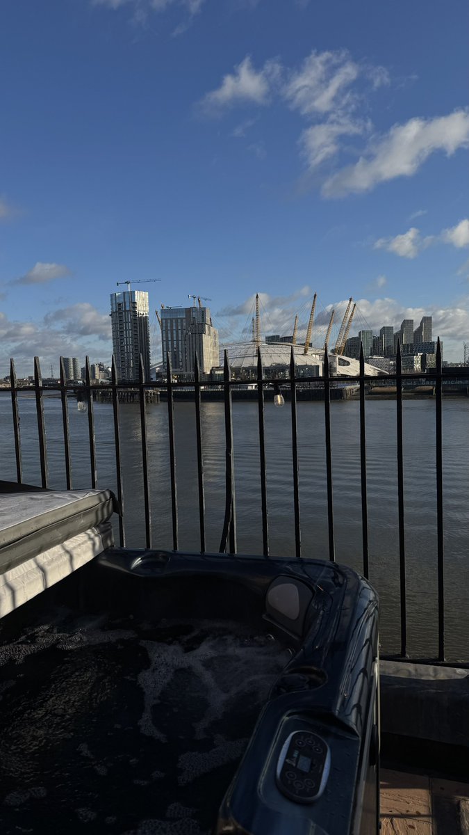 Eezzy 🧸 tweet media