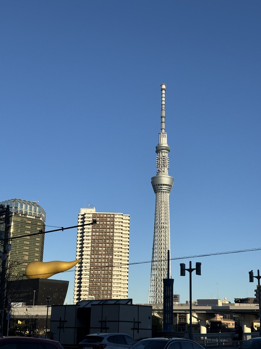 ここ近日一気に寒くなりダウンやコートが欠かせなくなり本格的な冬になりました❄️

先日急遽東京へ🗼✨
2年半ぶりの友人に会い、会ってない期間の出来事を沢山話してとても楽しかったです！

今年も残すところあと5営業日...
やり残しがないように明日以降も元気に頑張っていきます！！