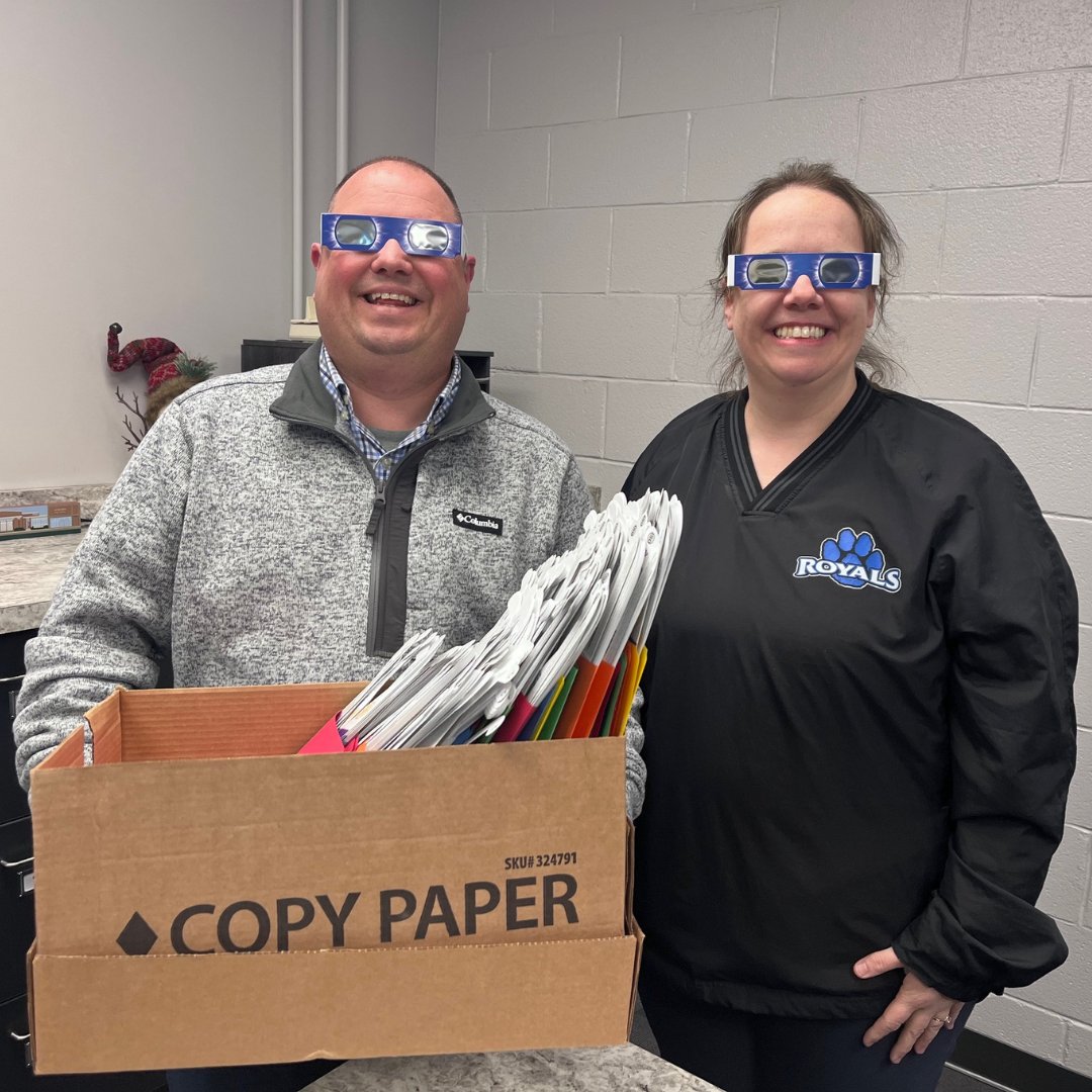 Rotary's tweet image. Celebrating incredible Rotary projects from around the globe in 2024!🌍

Rotary members have been busy:
🚰 Renovating sanitation facilities for 7,200+ students in South Africa
 🦒 Raising $550,000 through the Zoo of Love stuffed animals to fight polio in Colombia
 👓 Providing…