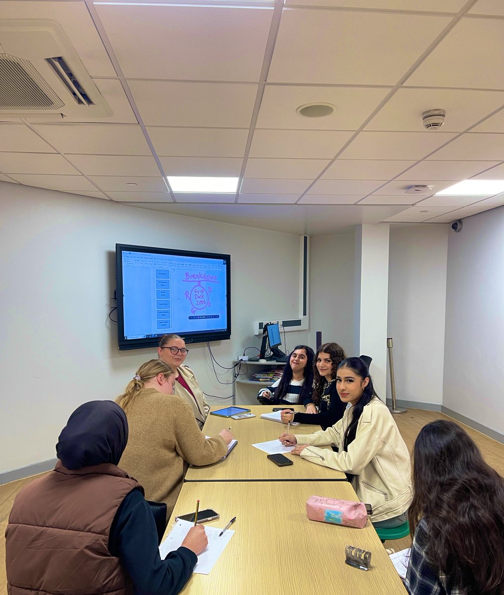 100% of our A Level #Psychology class attended intervention! We’re #Ambitious we’re #Accountable we’re #GrownAtNUSA ✨🌳 <a href="/NUSASixthForm/">NUSA Sixth Form</a> Duck’s five-stage Model of Dissolution was a vibe! #EyUpDuck 🧠