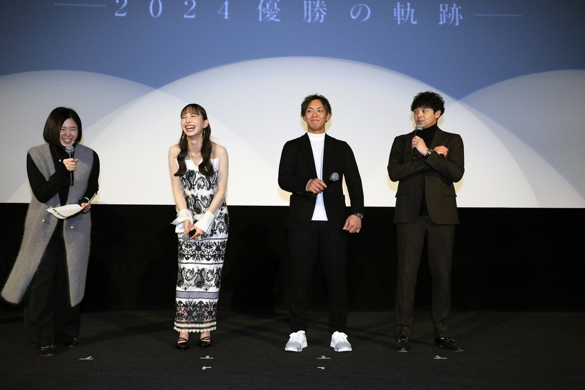 そして明後日21日は、新宿ピカデリーで #周東佑京 選手と公開記念舞台挨拶を行います！

今年のホークスがぎゅっと詰まった107分に、井桁さんの声がアクセントとなり見ごたえのある映画になっています🎬

ぜひ劇場でご覧ください！

最後はハニカミシャイボーイ😁

softbankhawks.co.jp/ex/2024hawksmo…

#sbhawks