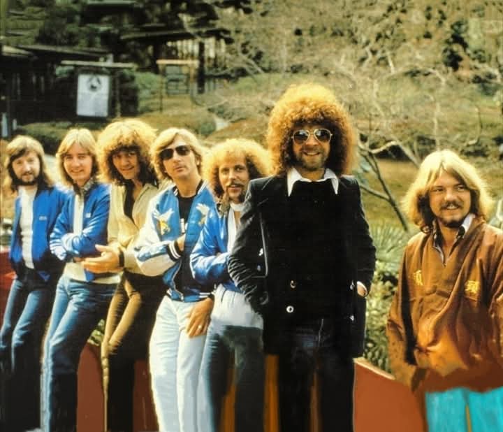 sonidoshisto's tweet photo. Electric Light Orchestra, foto de 1978 formación de mayor auge.
Banda de rock sinfónico y progresivo formada en 1970 en Birmingham Inglaterra por el compositor, guitarrista y cantante Roy Woody, ( ex Move ) quien invita a participar en el nuevo proyecto al vocalista Jeff Lynne. https://t.co/y21K0zosMr