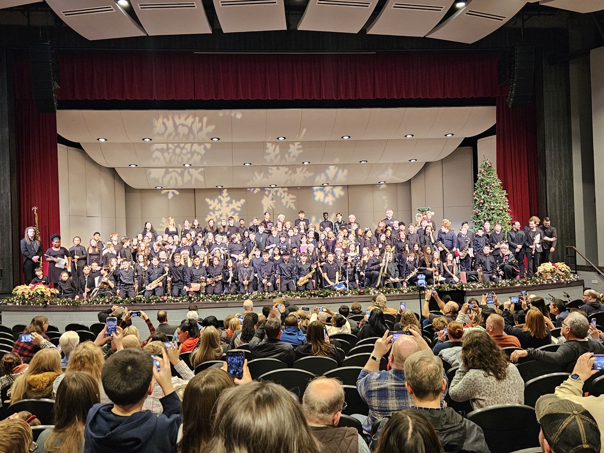 frostmsmusic's tweet photo. Great Frost MS Band Winter Concert! #lpspride @LivoniaDistrict https://t.co/Xz3P57xedz