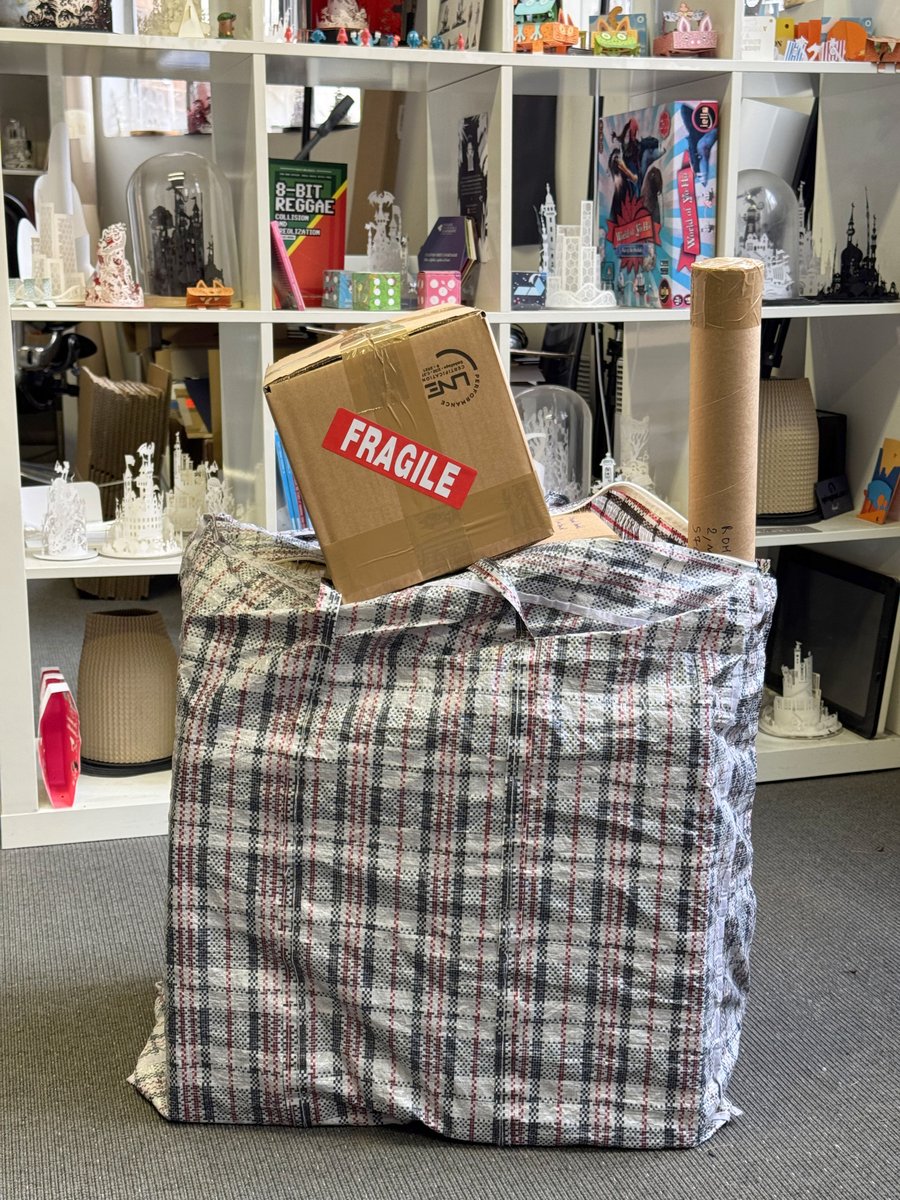 Derniers envois par la poste de nos ouvrages et autres spirogamis pour cette année chez <a href="/volumique/">Éditions Volumiques</a> . Merci à toutes et à tous pour toutes vos commandes de fin d’année, (on m'appelle le père Noël depuis 3 jours à la poste de Montrouge !).