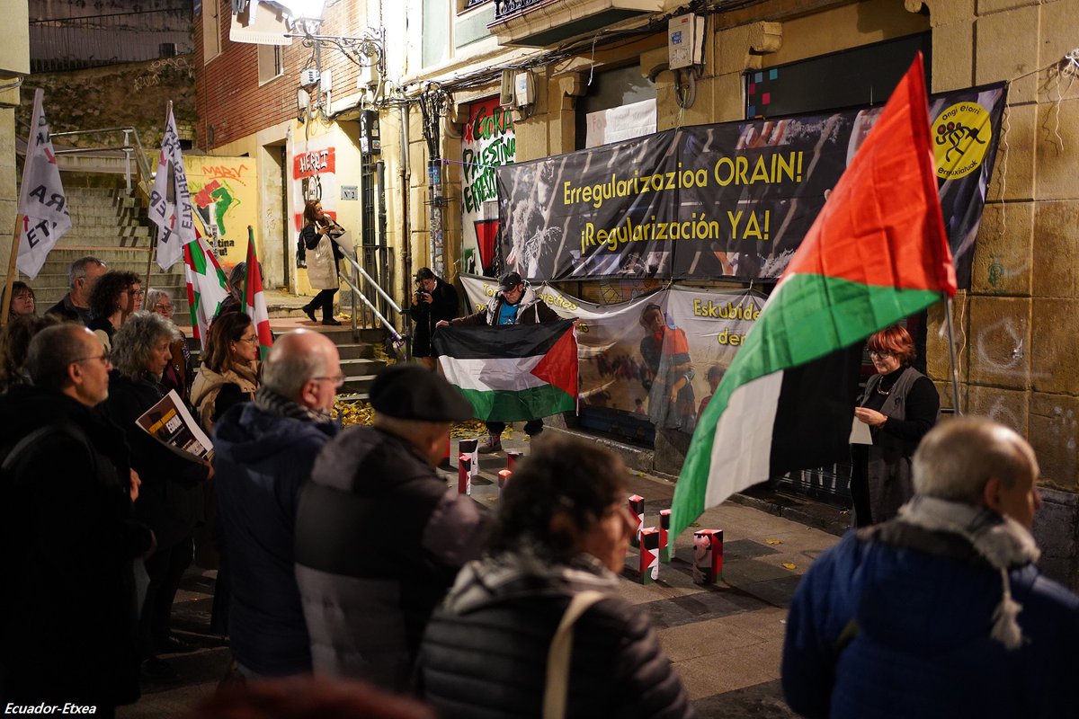 Personas migrantes, ni ciudadanos de segunda, ni mano de obra barata ⛔️ Ayer, 18 de diciembre, con motivo del Día de las Personas Migrantes, colectivos sociales se reunieron en la Plaza de Bilbao la Vieja (#Bilbi) para reivindicar este día ecuadoretxea.org/personas-migra…