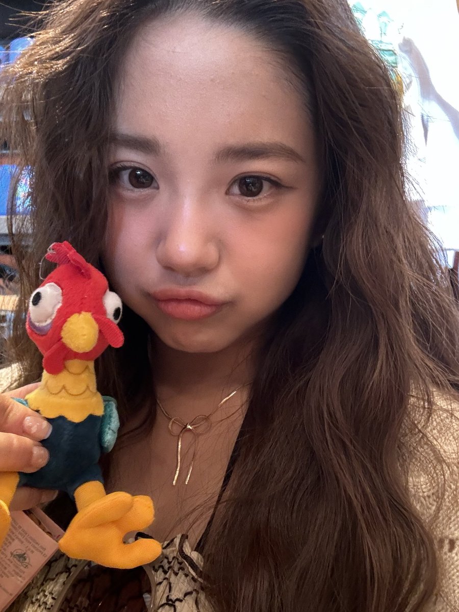CSR_offcl's tweet photo. 맘이들 바바 내 친구양 헷 

#CSR #첫사랑 #유나 #YUNA https://t.co/bsVb86JIFW