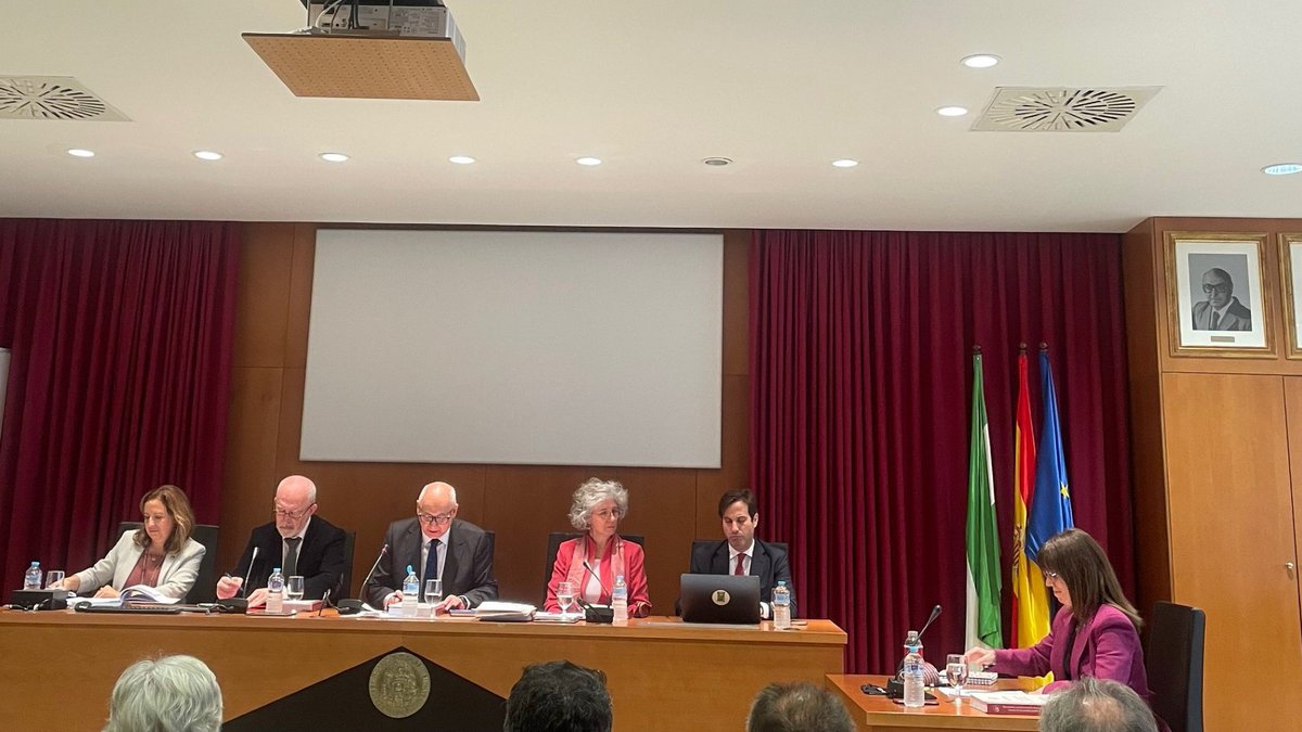 Lectura de la tesis doctoral de ALICIA GONZÁLEZ MORO, profª de <a href="/unisevilla/">Universidad de Sevilla</a> 

<a href="/AnaGalda/">Ana Galdámez</a> <a href="/FAlvarezOssorio/">F. Álvarez-Ossorio</a> <a href="/GC_Esperanza/">Esperanza Gómez</a> <a href="/VVzquez/">Víctor J. Vázquez</a>