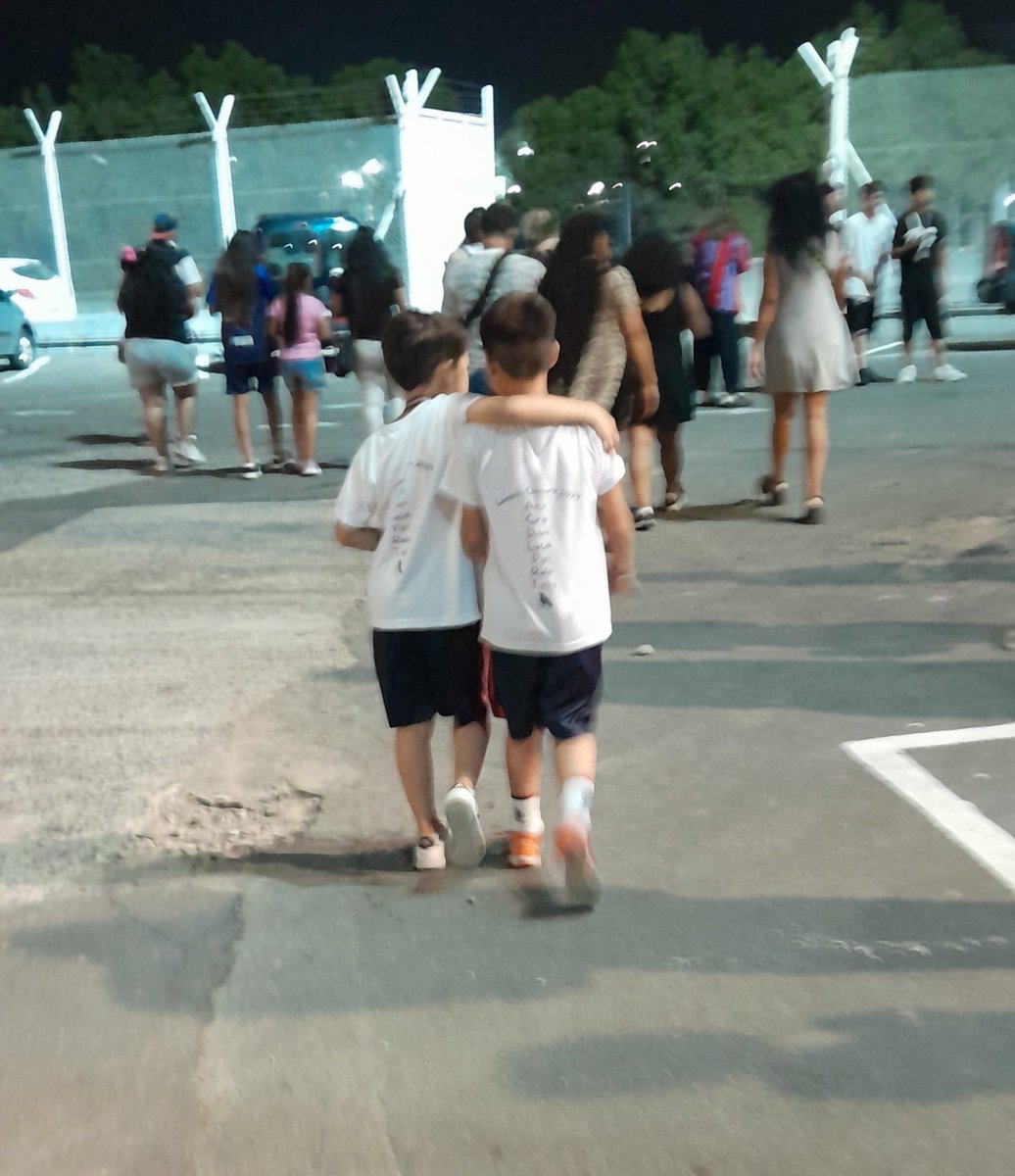 JavierGenoese's tweet photo. @SanLorenzo A pesar de todo lo malo que pasa en el club, lo de ayer fue muy lindo para todos los chicos. Por suerte, @SanLorenzo es mucho más que 90 minutos y un par de hdp que administran mal. San Lorenzo es familia y sentido de pertenencia.
Ojalá lo entiendan y no lo maten. https://t.co/n5UNZKikcV