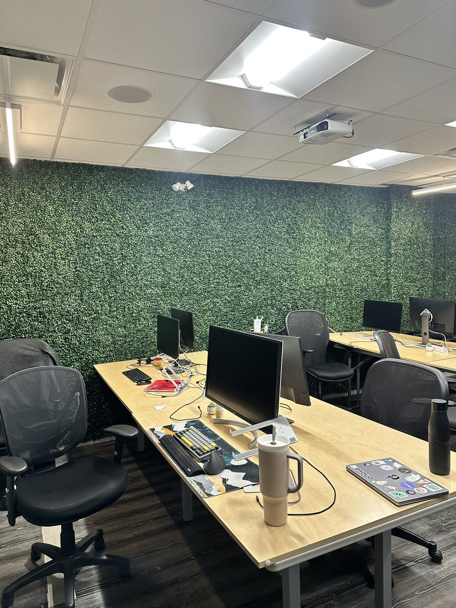 VSpace tweet media